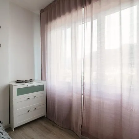 Joivy Family Flat Balcony Apartment
