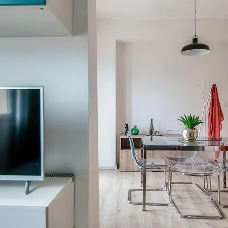 Joivy Family Flat Balcony Apartment